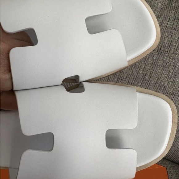 NEW HERMÈS White Calfskin Leather Eze 30 Platform Sandals - Picture 7 of 12